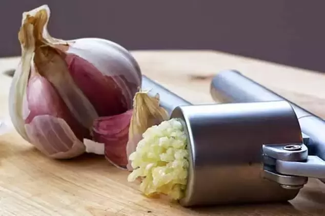 Garlic for preparing infusions to increase potency