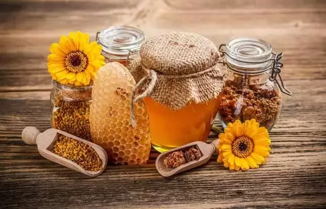 Honey is a healthy and delicious medicine that can improve male potency.